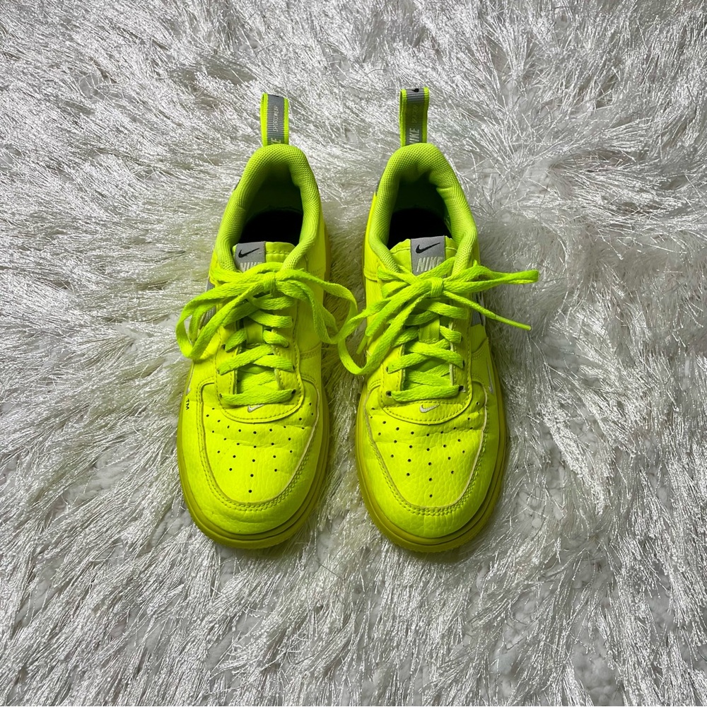 Nike Air Force 1 '07 LV8 Overbranding Utility GS Yellow Size 1.5 Youth Sneakers - Picture 10 of 10